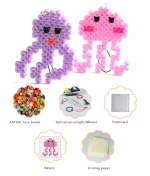 Kit pequeño de beads 5MM para iniciarse en el Pixel Art. Incluye todos los elementos necesarios para crear diseños coloridos y divertidos.