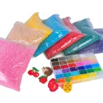 Bolsa de beads duros Artkal 2.6mm (MINI) por libra, aprox. 44.500 unidades, ideales para pixel art y proyectos creativos.